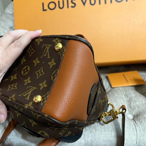 Louis Vuitton Tote MNG in Monogram Caramel with Matching Wallet Bundle - Picture 8 of 16